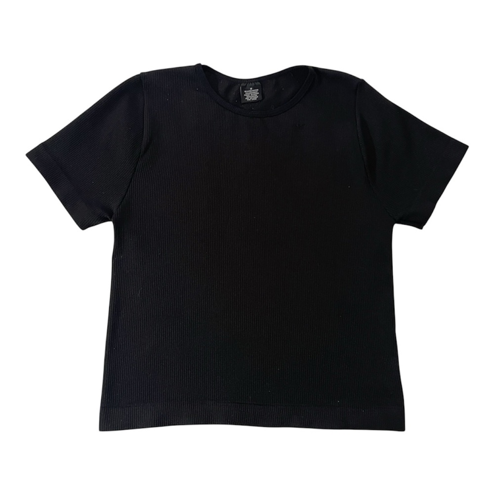 Black ribbed baby tee.